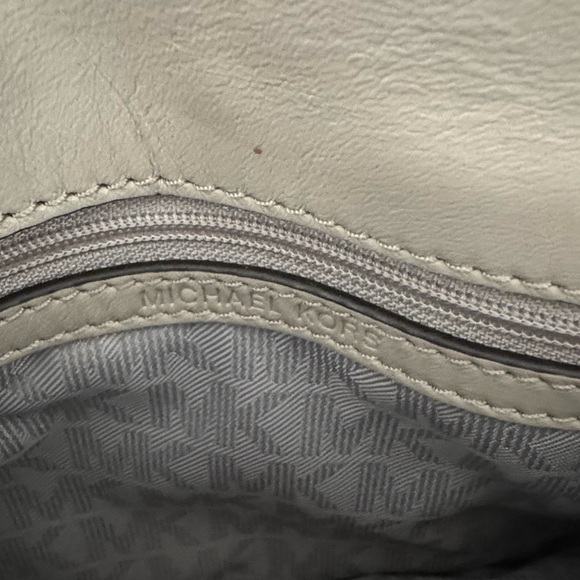 LEATHER Taupe MICHAEL KORS
CROSSBODY BAG- STUDDED - Picture 3 of 7